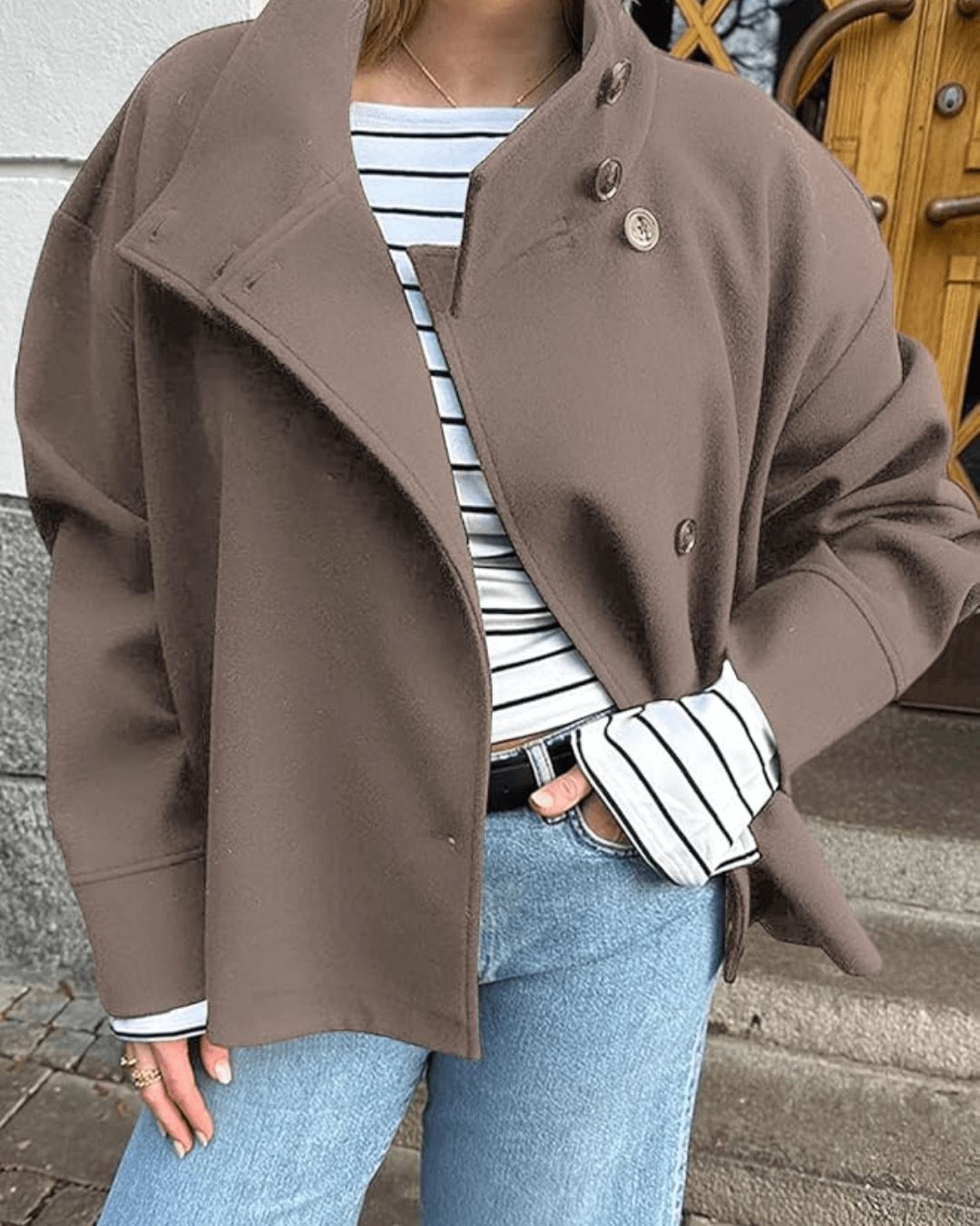 Kurtka damska z wysokim kołnierzem i luźnym krojem - J&B; - 5 - Livia-Moda