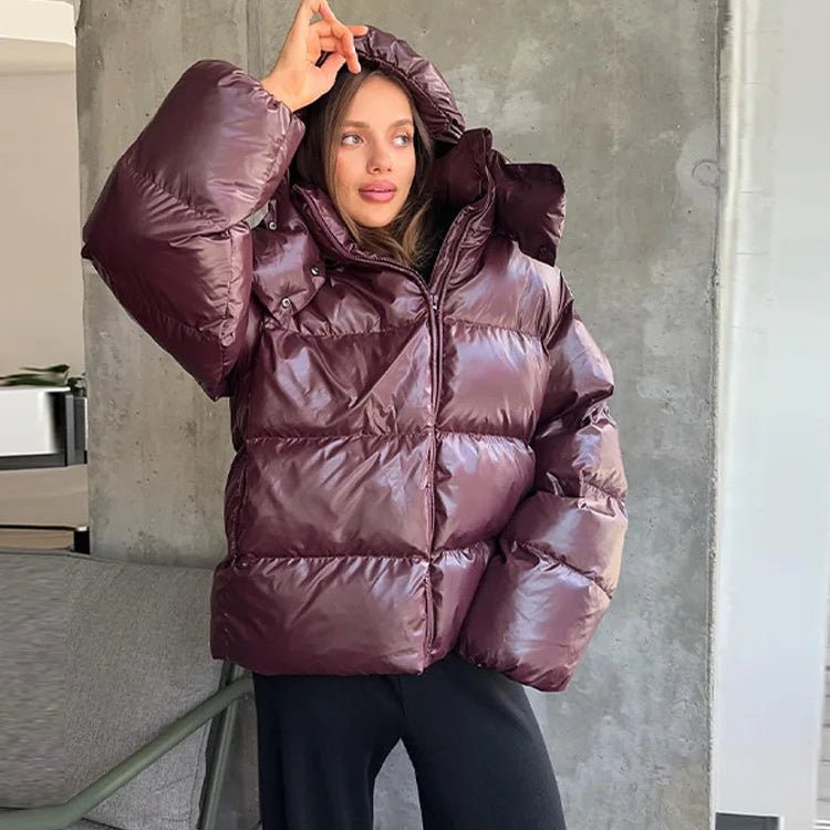 Kurtka puchowa damska, krótki krój, błyszcząca powierzchnia - J&B; - 1 - Livia-Moda