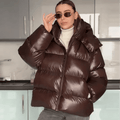 Kurtka puchowa damska, krótki krój, błyszcząca powierzchnia - J&B; - 12 - Livia-Moda