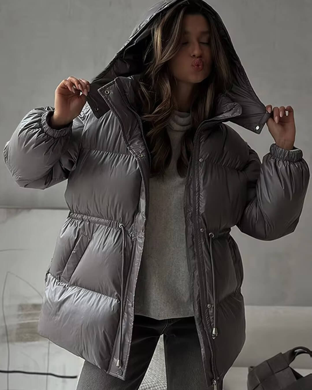 Kurtka puchowa damska z sznurkiem i wydłużonym krojem - J&B; - 6 - Livia-Moda