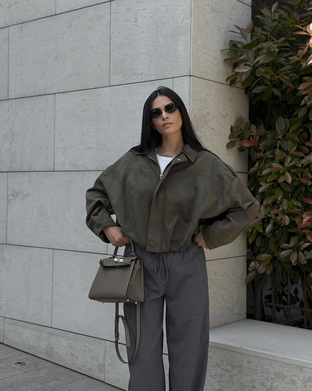 Kurtka bomberowa damska, oversize, z zamkiem błyskawicznym - J&B; - 4 - Livia-Moda
