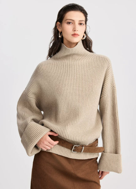 Damska bluzka oversize z wysokim kołnierzem i swobodnym krojem - J&B; - 2 - Livia-Moda