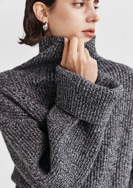 Damska bluzka oversize z wysokim kołnierzem i swobodnym krojem - J&B; - 4 - Livia-Moda