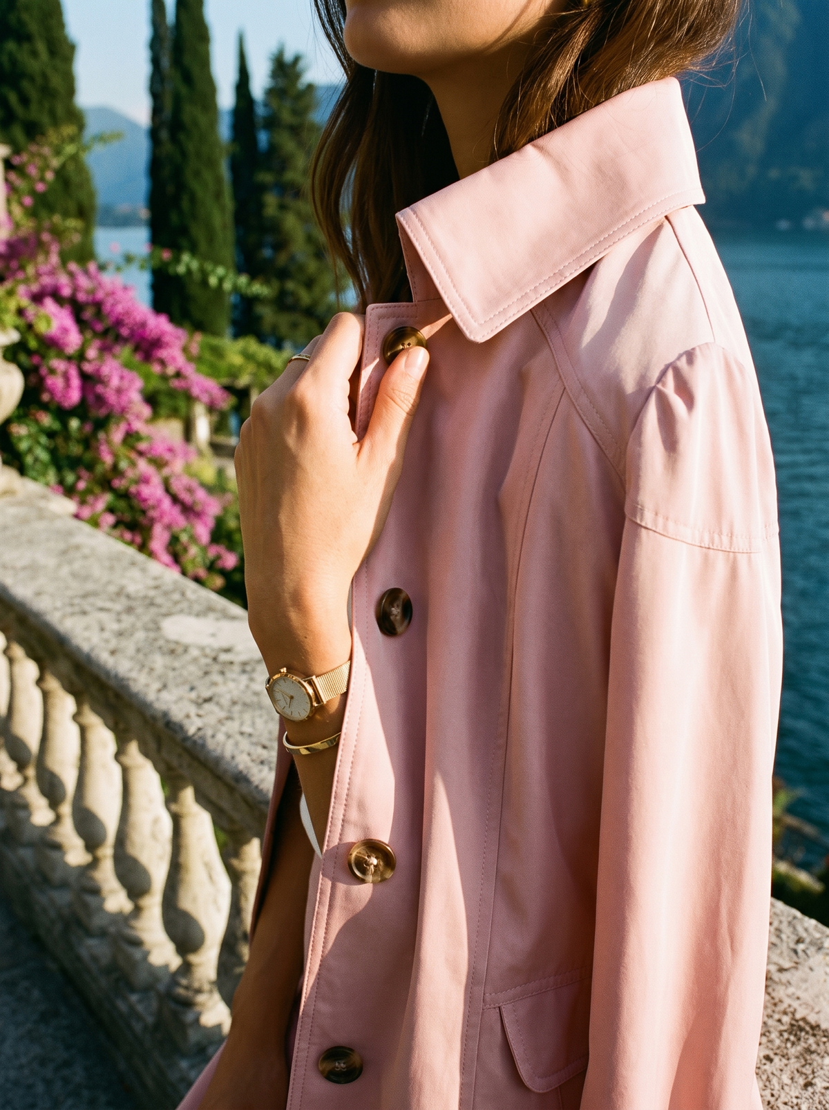 Damska trenczowa kurtka z paskiem – Elegancki, dopasowany krój - L&S; - 4 - Livia-Moda