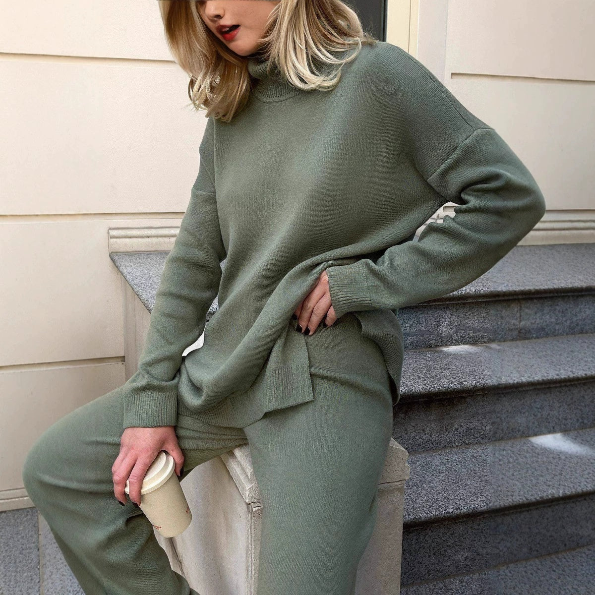 Damska sweter z dzianiny z wysokim kołnierzem i luźnym krojem - J&B; - 3 - Livia-Moda