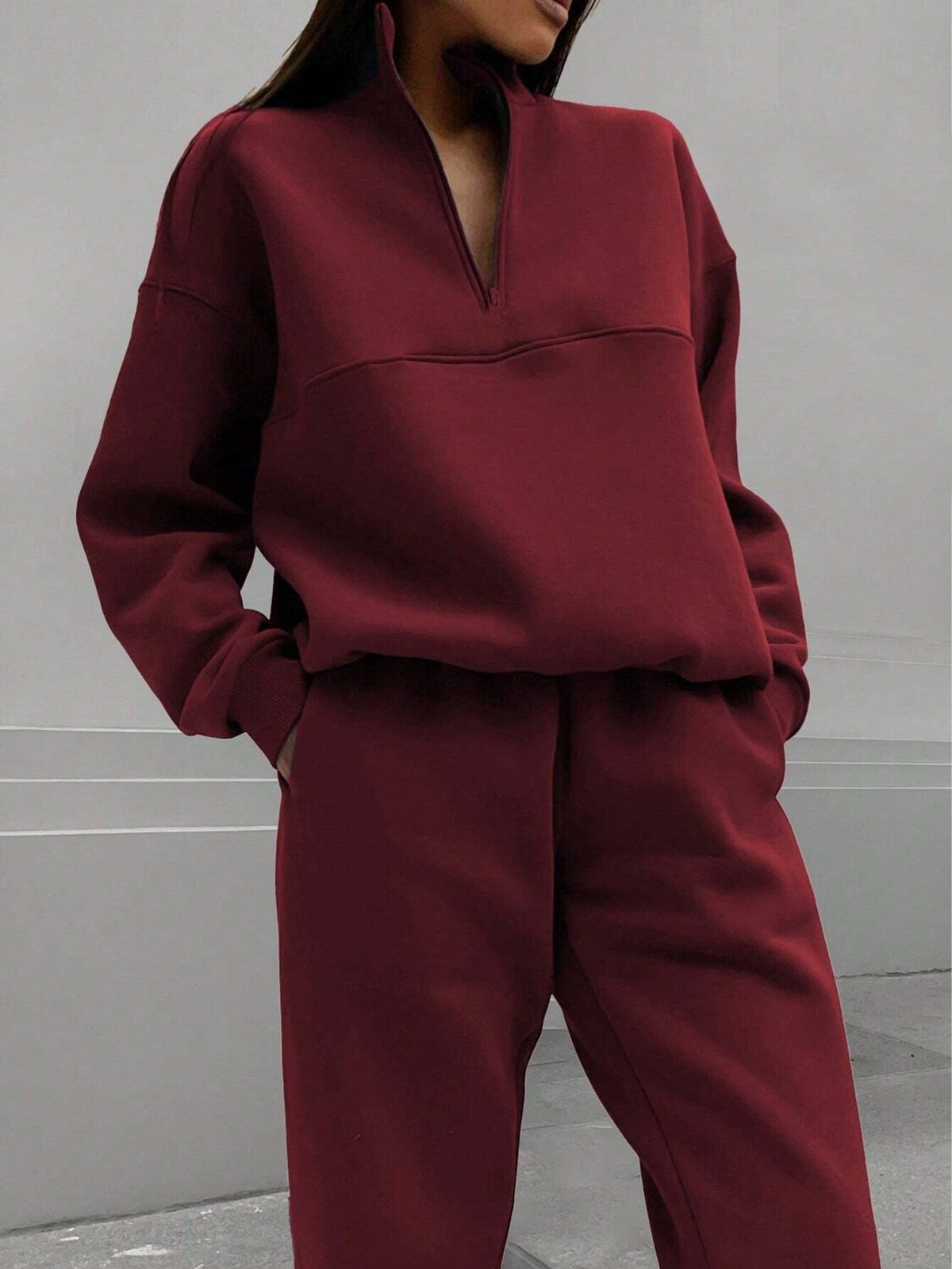Dwuczęściowy zestaw damski z zamkiem błyskawicznym i krojem oversize - J&B; - 1 - Livia-Moda