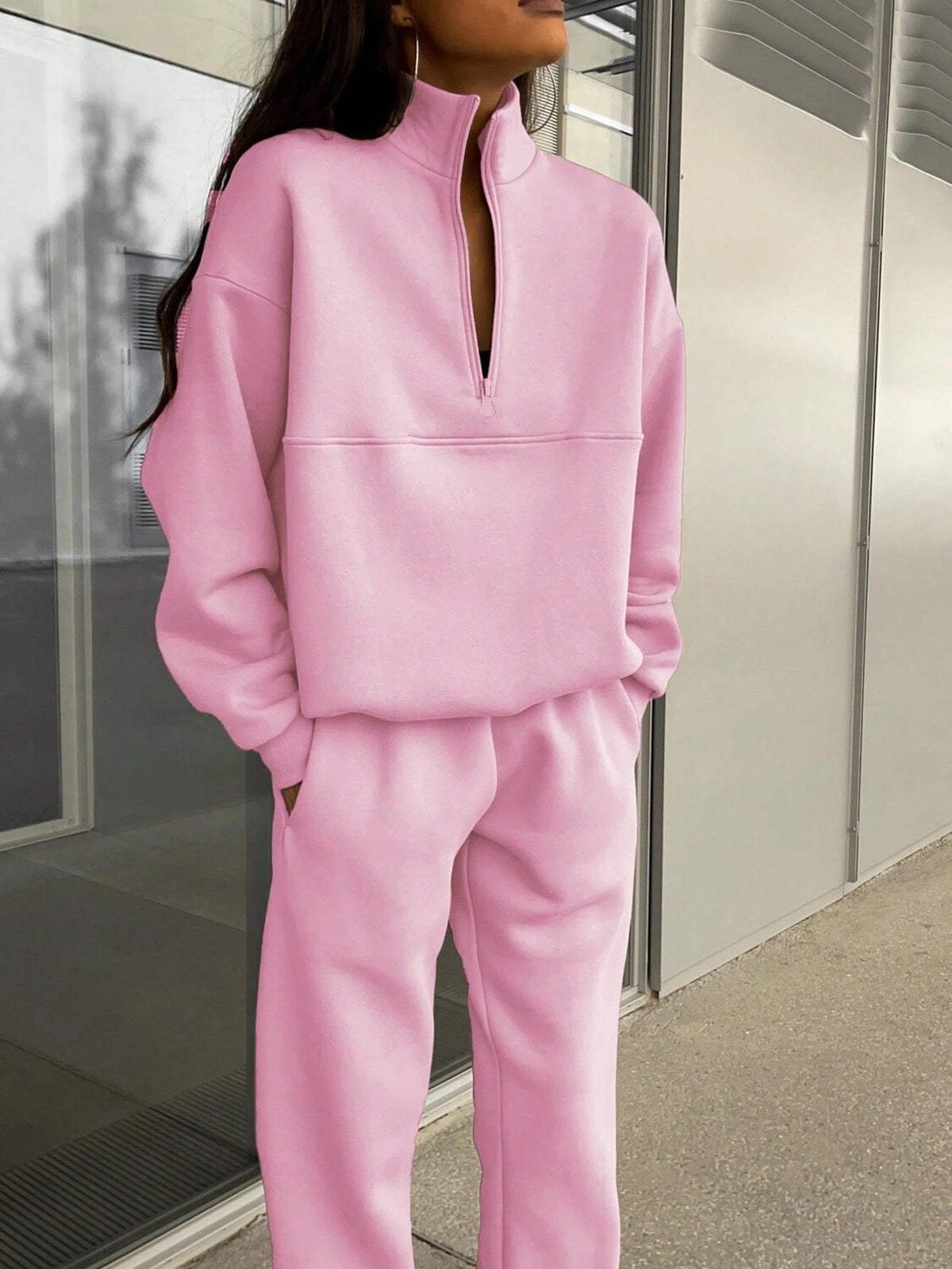 Dwuczęściowy zestaw damski z zamkiem błyskawicznym i krojem oversize - J&B; - 9 - Livia-Moda