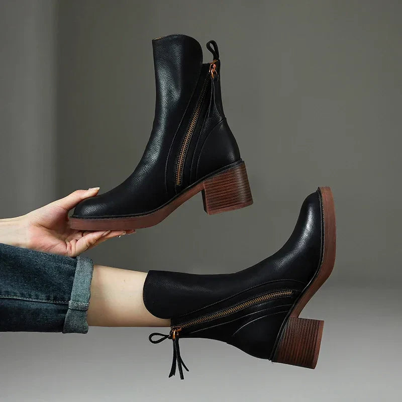 Damskie botki na grubym obcasie z zamkiem błyskawicznym z boku - J&B; - 1 - Livia-Moda