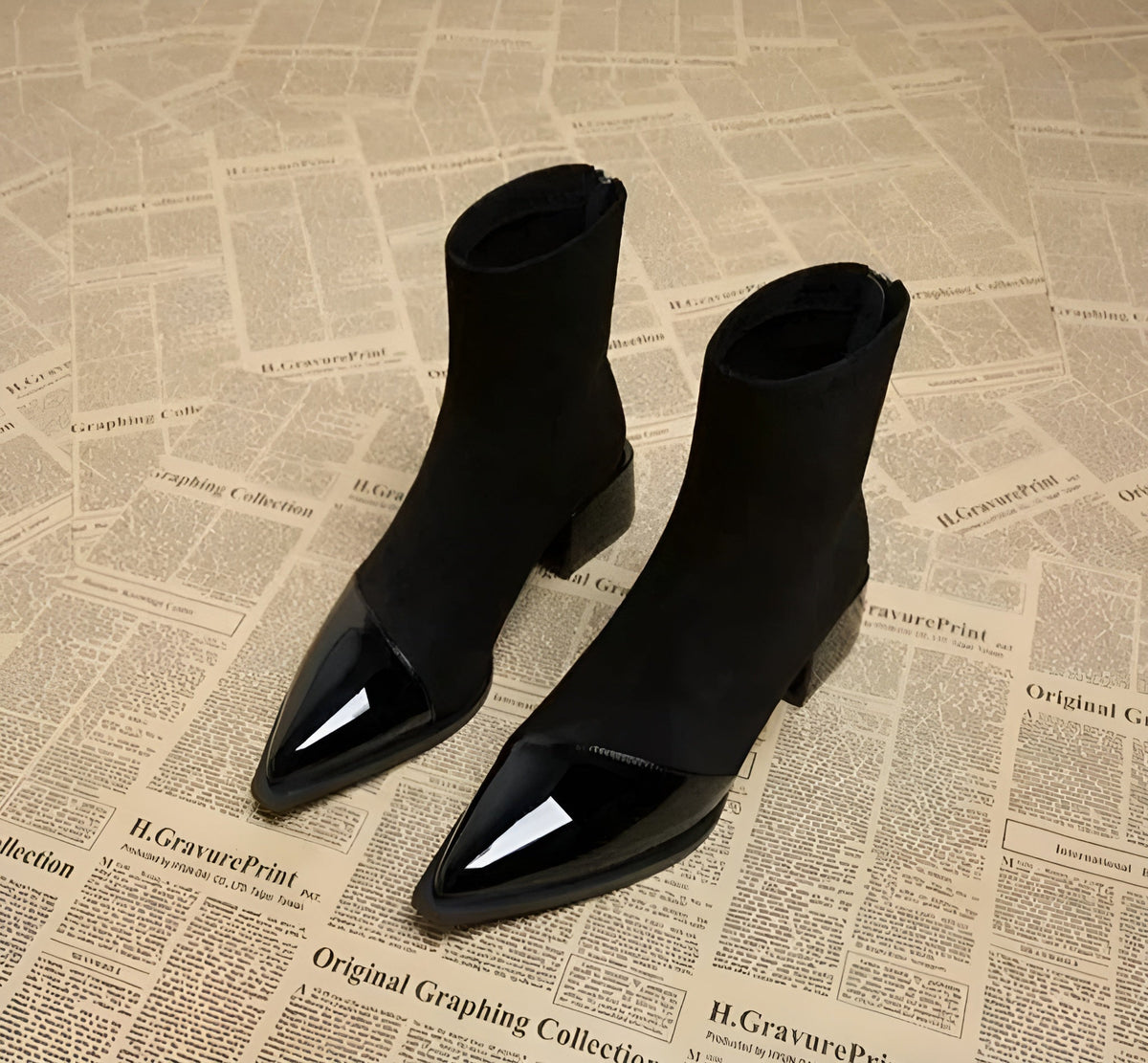 Damskie botki na grubym obcasie z błyszczącym czubkiem - J&B; - 2 - Livia-Moda