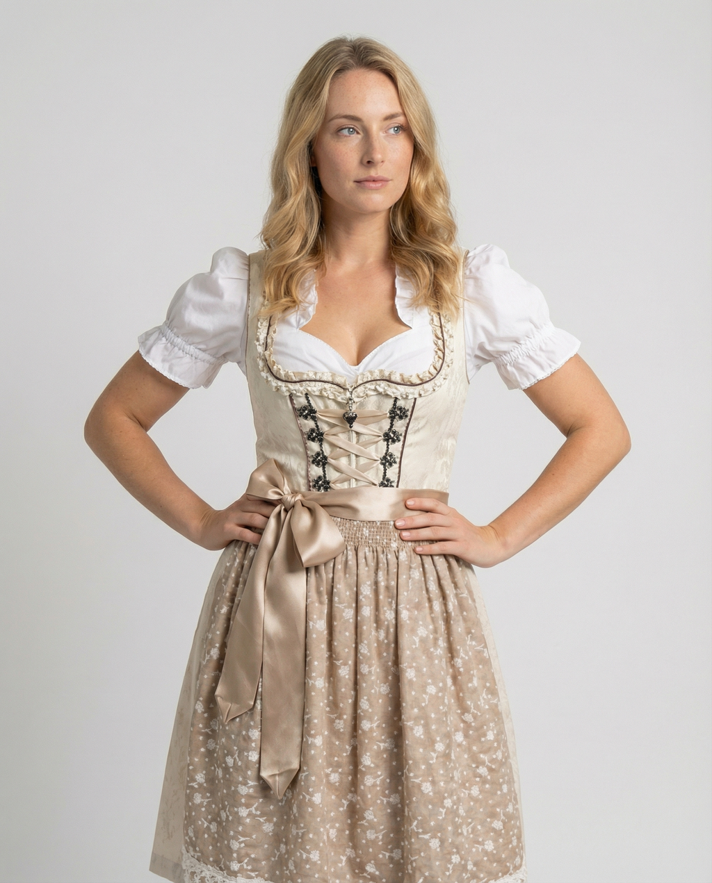 Dirndl damskie z fartuchem i kwiatowym wzorem - J&B; - 2 - Livia-Moda