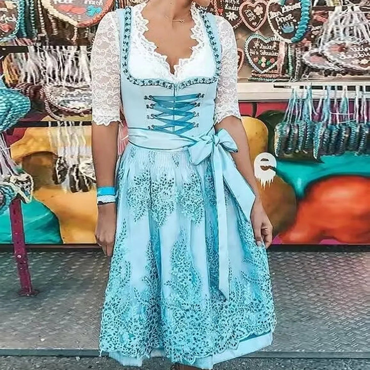 Sukienka damska na Oktoberfest z koronkowymi rękawami i paskiem w talii - J&B; - 1 - Livia-Moda