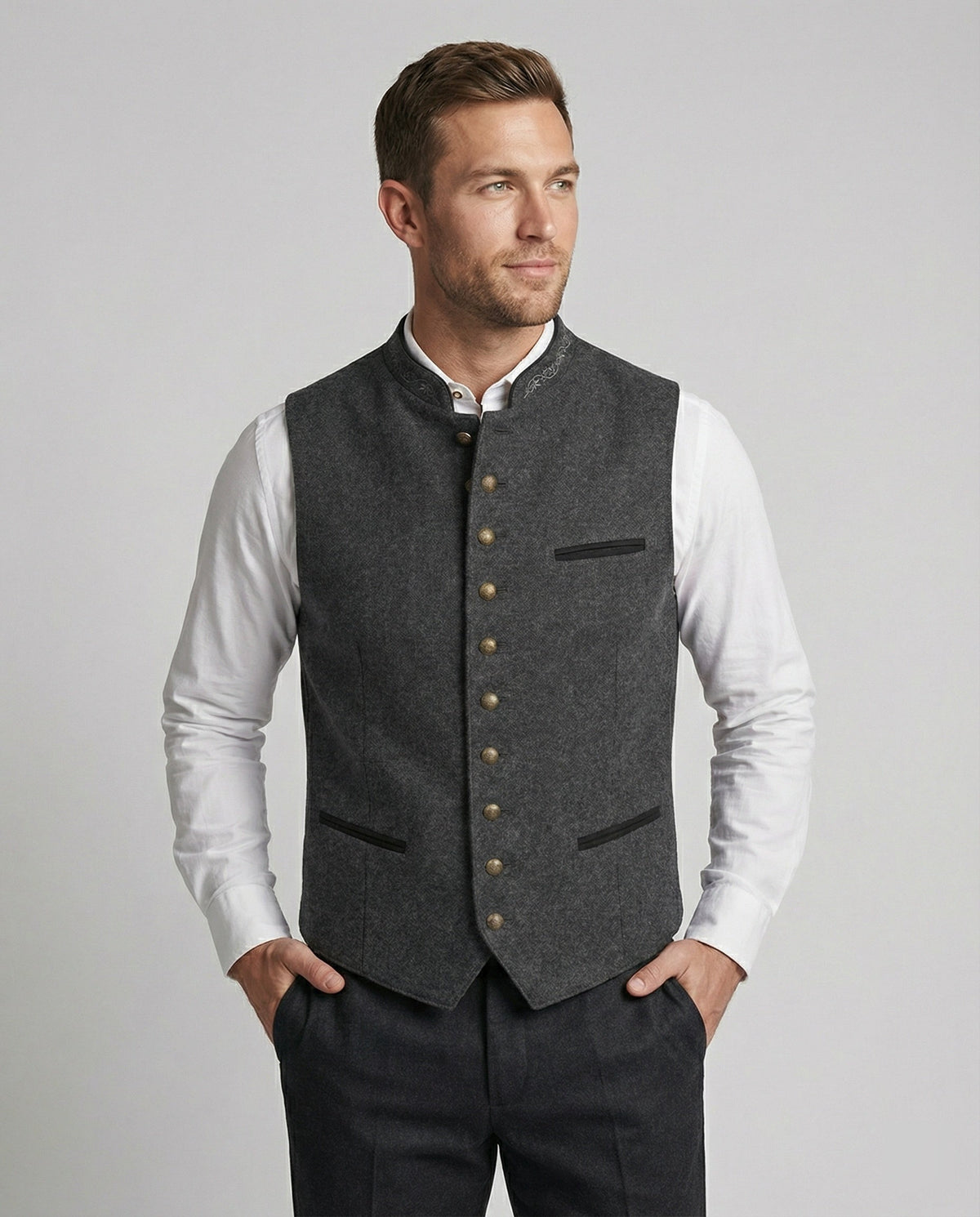 Herrenweste im traditionellen Stil mit taillierter Passform | J&B - 1 - Jasminaboutique.com