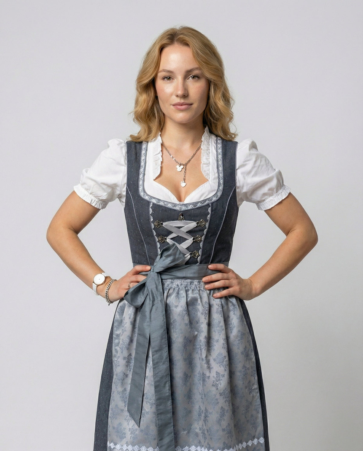 Dirndl dla kobiet – Elegancki, tradycyjny styl z krojem podkreślającym sylwetkę - J&B; - 2 - Livia-Moda
