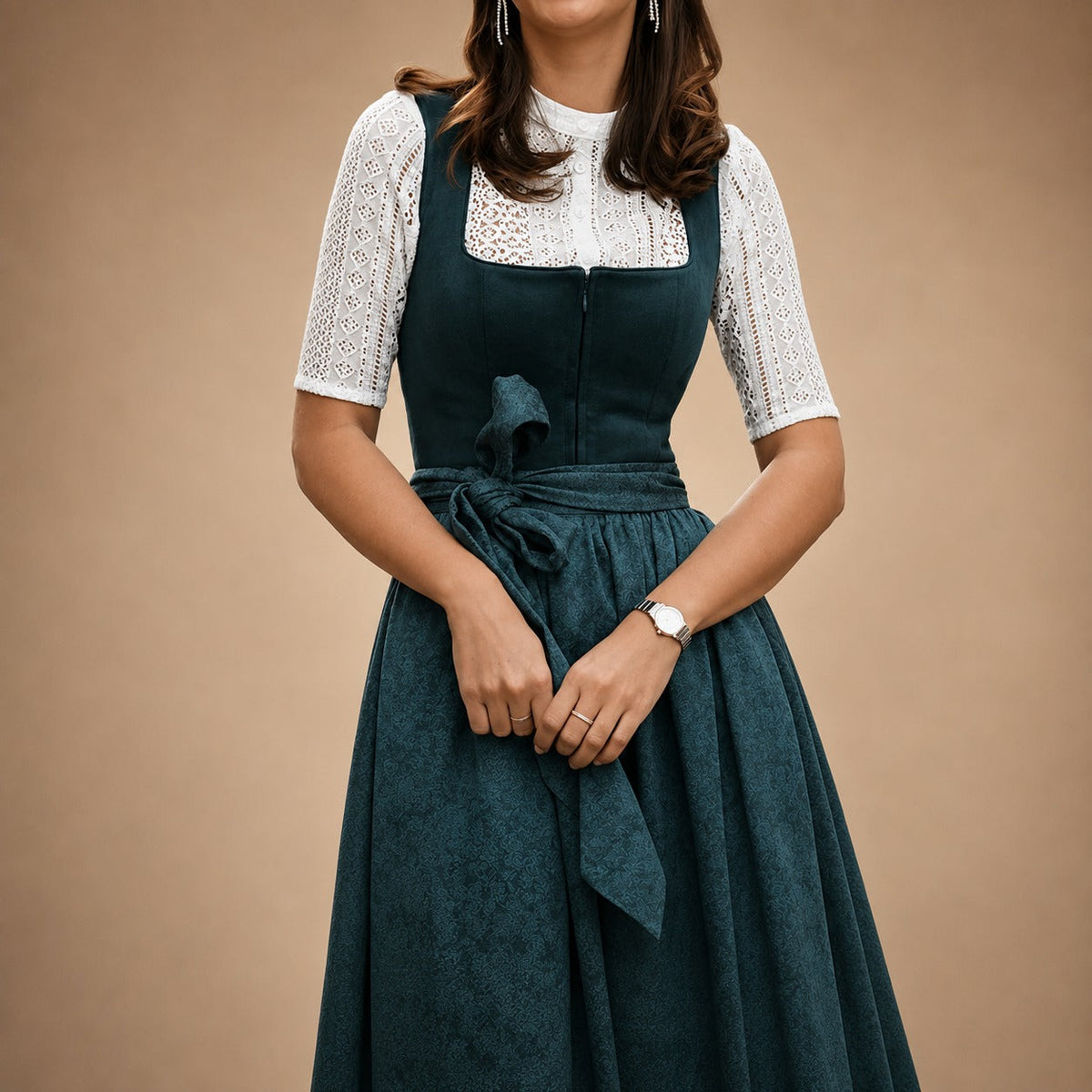 Sukienka dirndl damska z koronkową bluzką i dopasowaną spódnicą | L&V - 4 - Livia-Moda