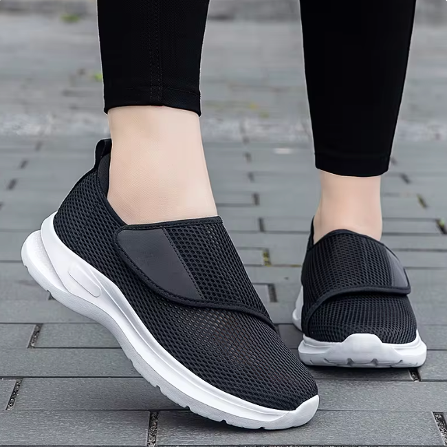 Diabetikerfreundne Slipper dla kobiet - Extra szeroka forma z regulowanym designem - J&B - 6 - Livia-Moda