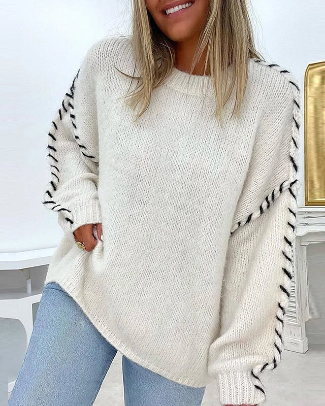 Pullover damski z luźnym krojem i kontrastowymi detalami | L&V - 4 - Livia-Moda