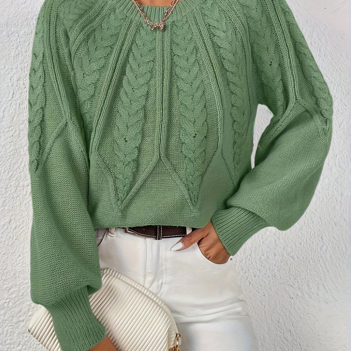 Pullover damski z luźnym krojem i dekoltem w serek | L&V - 1 - Livia-Moda