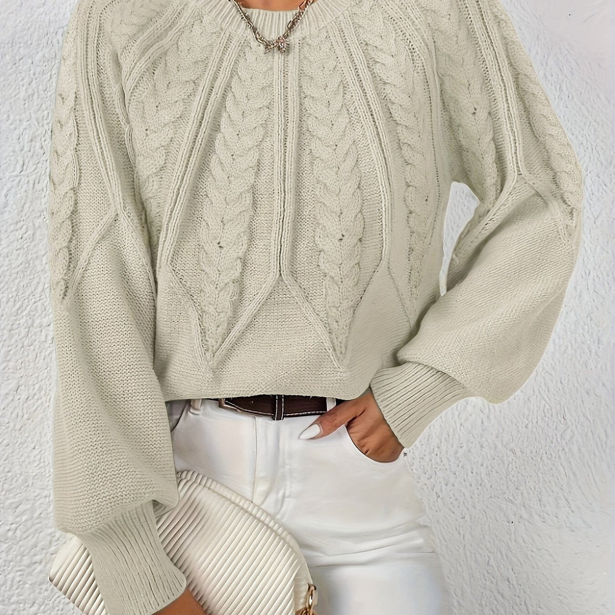 Pullover damski z luźnym krojem i dekoltem w serek | L&V - 2 - Livia-Moda