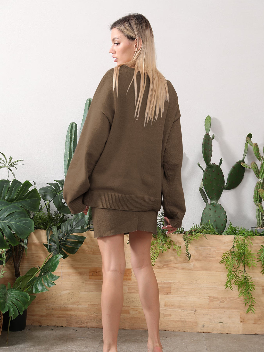 Zestaw lounge damski z luźną górą i krótką spódnicą | L&V - 4 - Livia-Moda