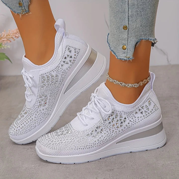 Amelia - Damskie białe sneakersy z kryształkami