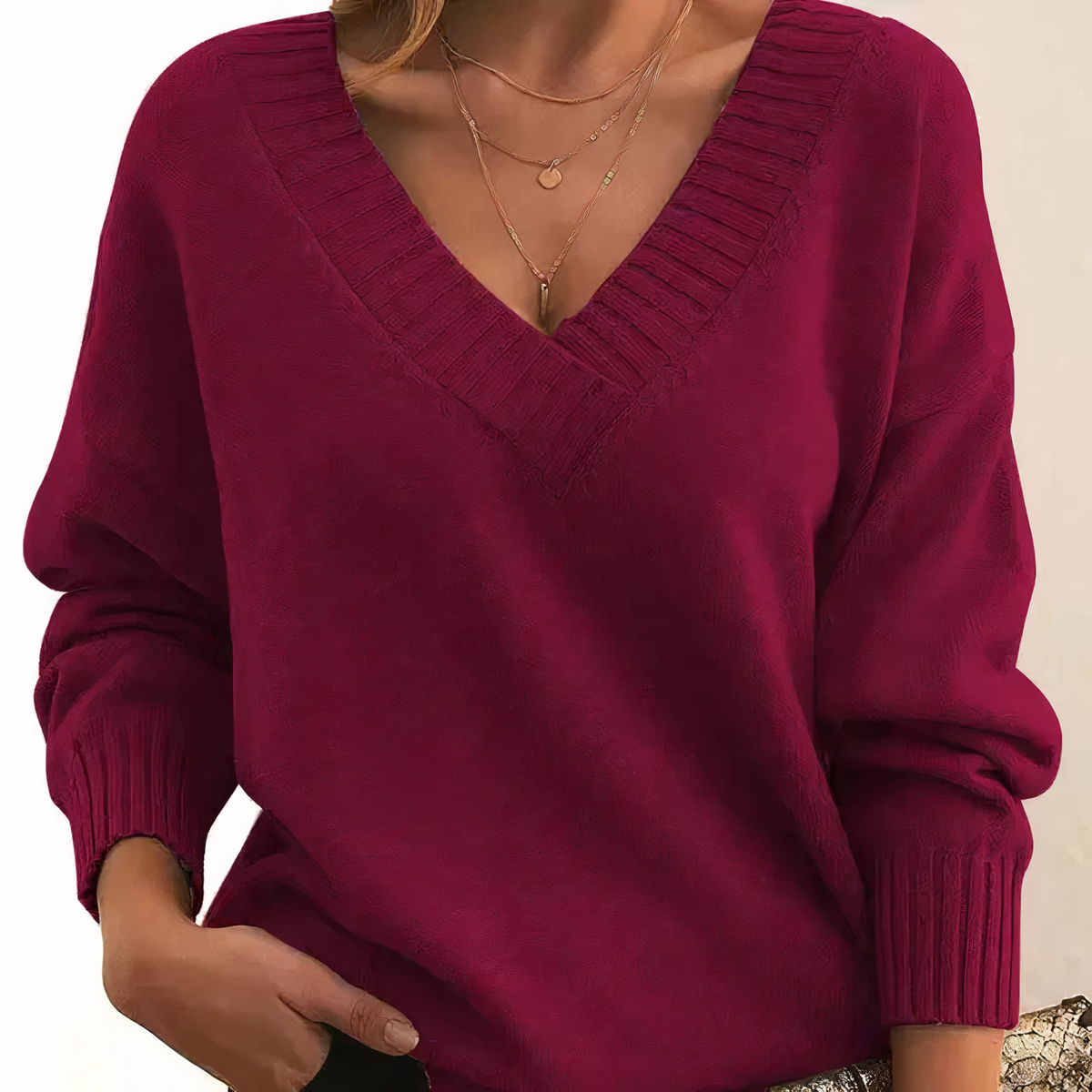 Lidia – Sweter z Dekoltem w Serek Dla Kobiet