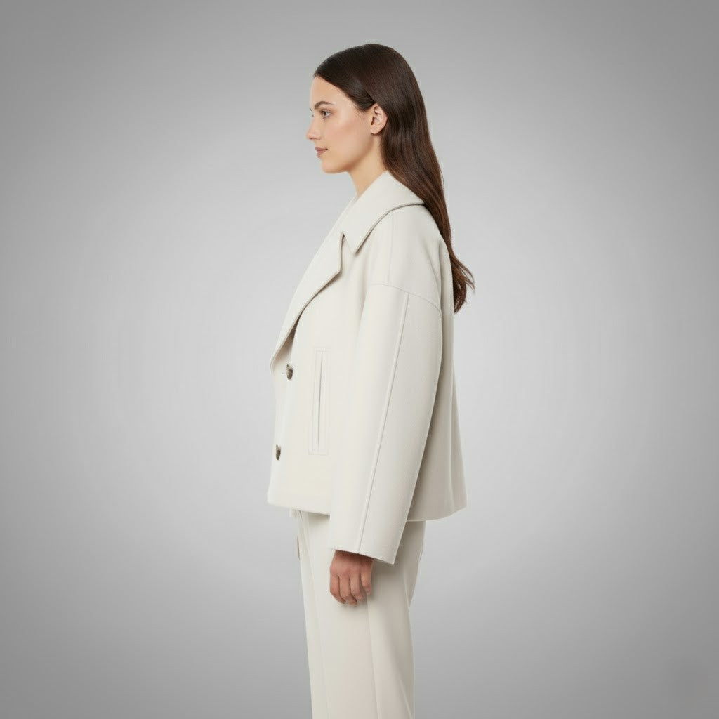 Clara – Damski elegancki płaszcz dwurzędowy o minimalistycznym