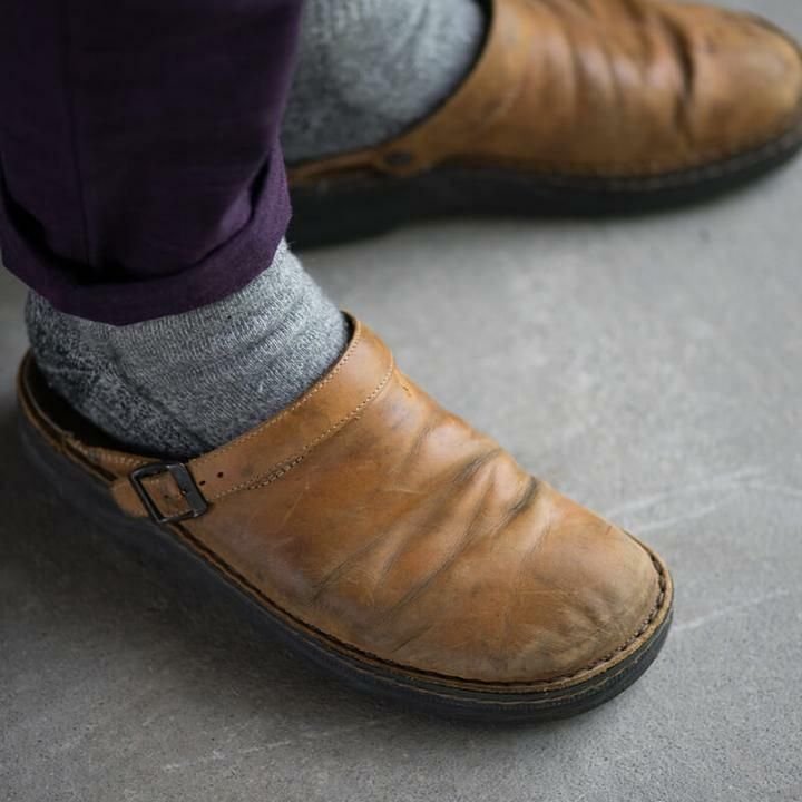 Mateo – Ergonomiczne kapcie męskie z profilowaną wkładką