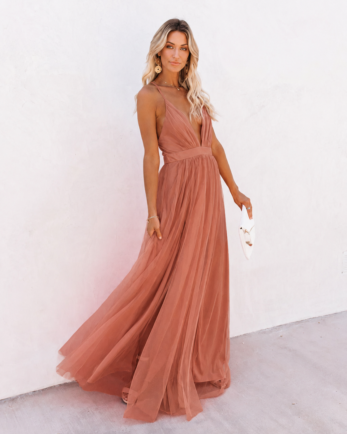 Carla – Elegancka sukienka damska na ramiączkach maxi