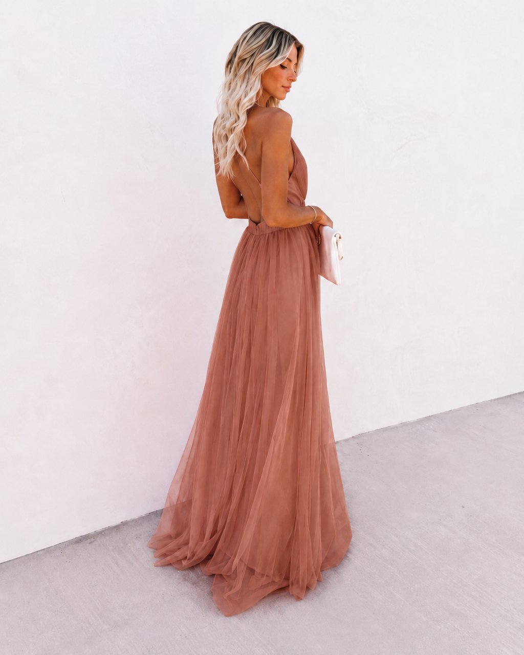 Carla – Elegancka sukienka damska na ramiączkach maxi