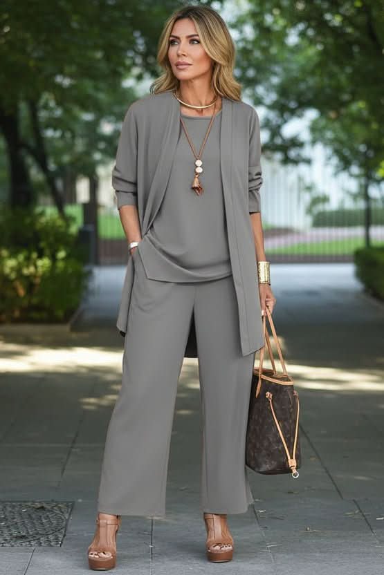 Two-Piece Set Women's Relaxed Fit with Long Jacket - Image 4