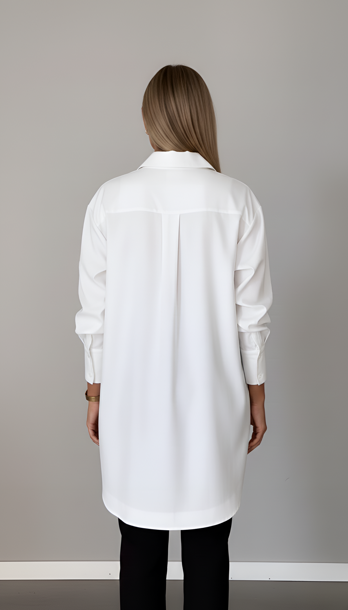 Lisa – Elegant oversized cotton shirt with classic collar for Women - Image 3