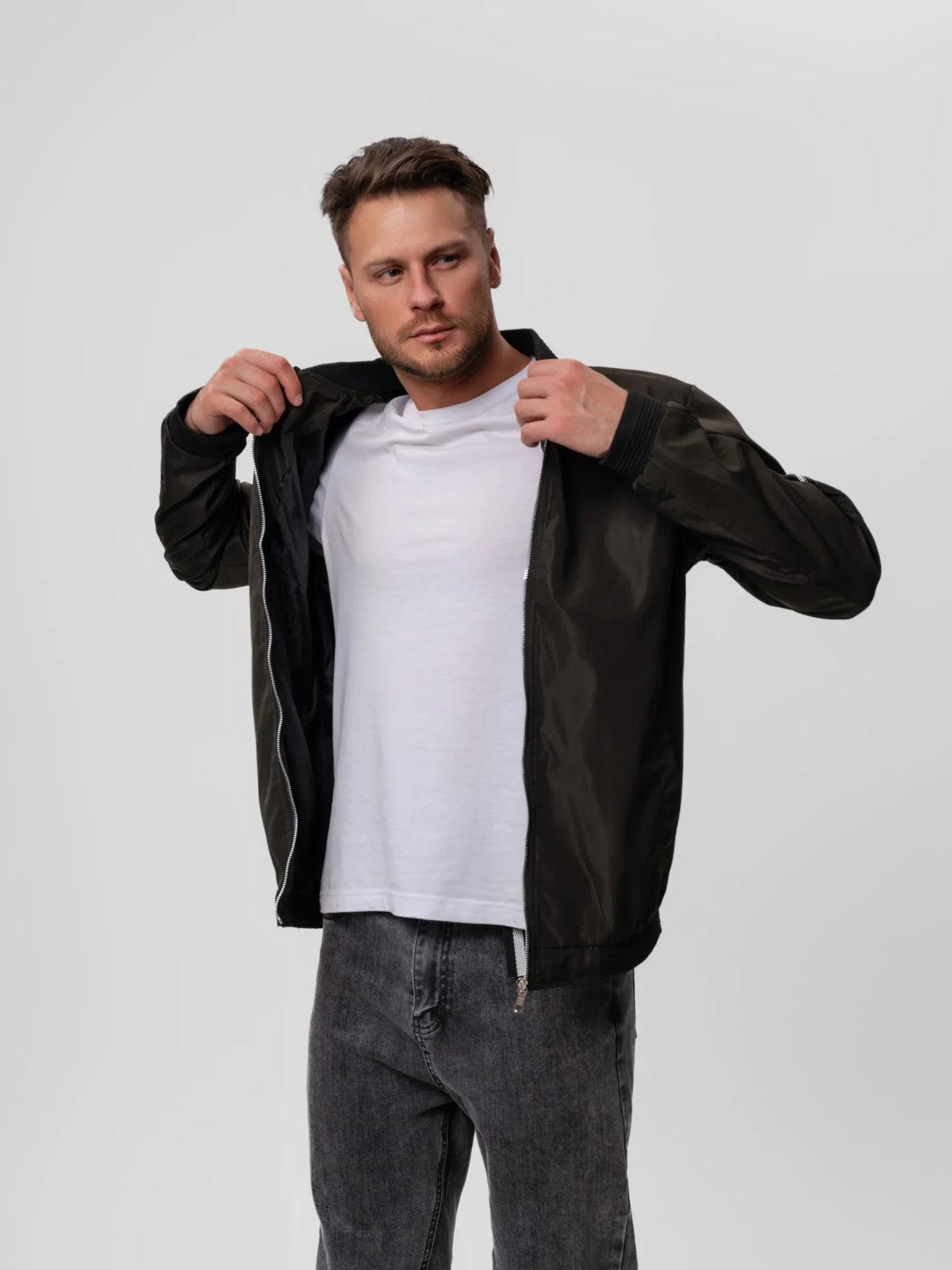 Męska kurtka typu bomber o kroju slim fit z zamkiem błyskawicznym - J&B; - 8 - Livia-Moda
