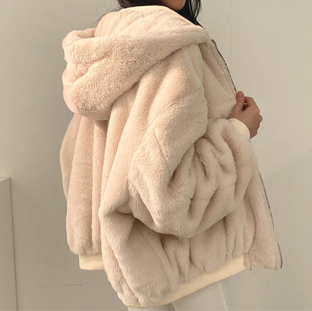 Damska kurtka puchowa w stylu oversize z miękką podszewką ze sztucznego futra - J&B; - 5 - Livia-Moda
