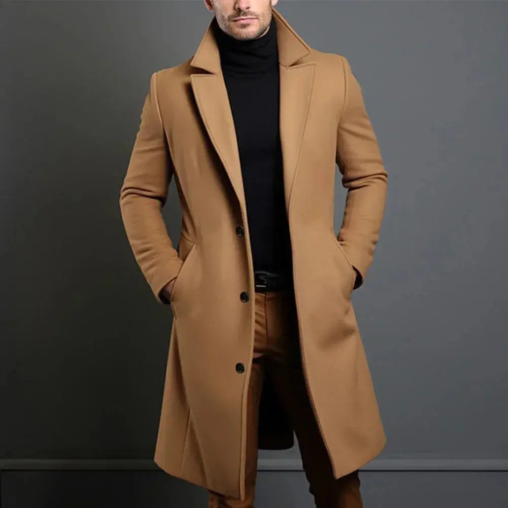 Męski płaszcz zimowy o kroju Tailored Fit z opadającym klapą i zapięciem na guziki - J&B; - 1 - Livia-Moda