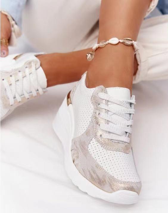 Clara – Damskie sportowe sneakersy na koturnie