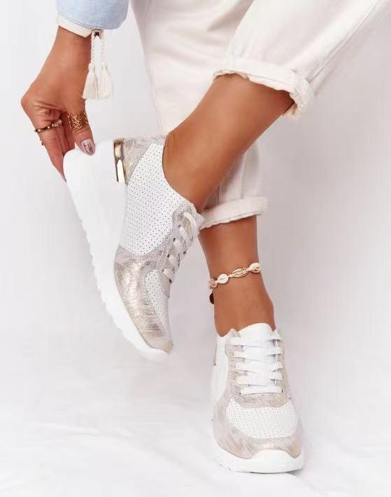 Clara – Damskie sportowe sneakersy na koturnie