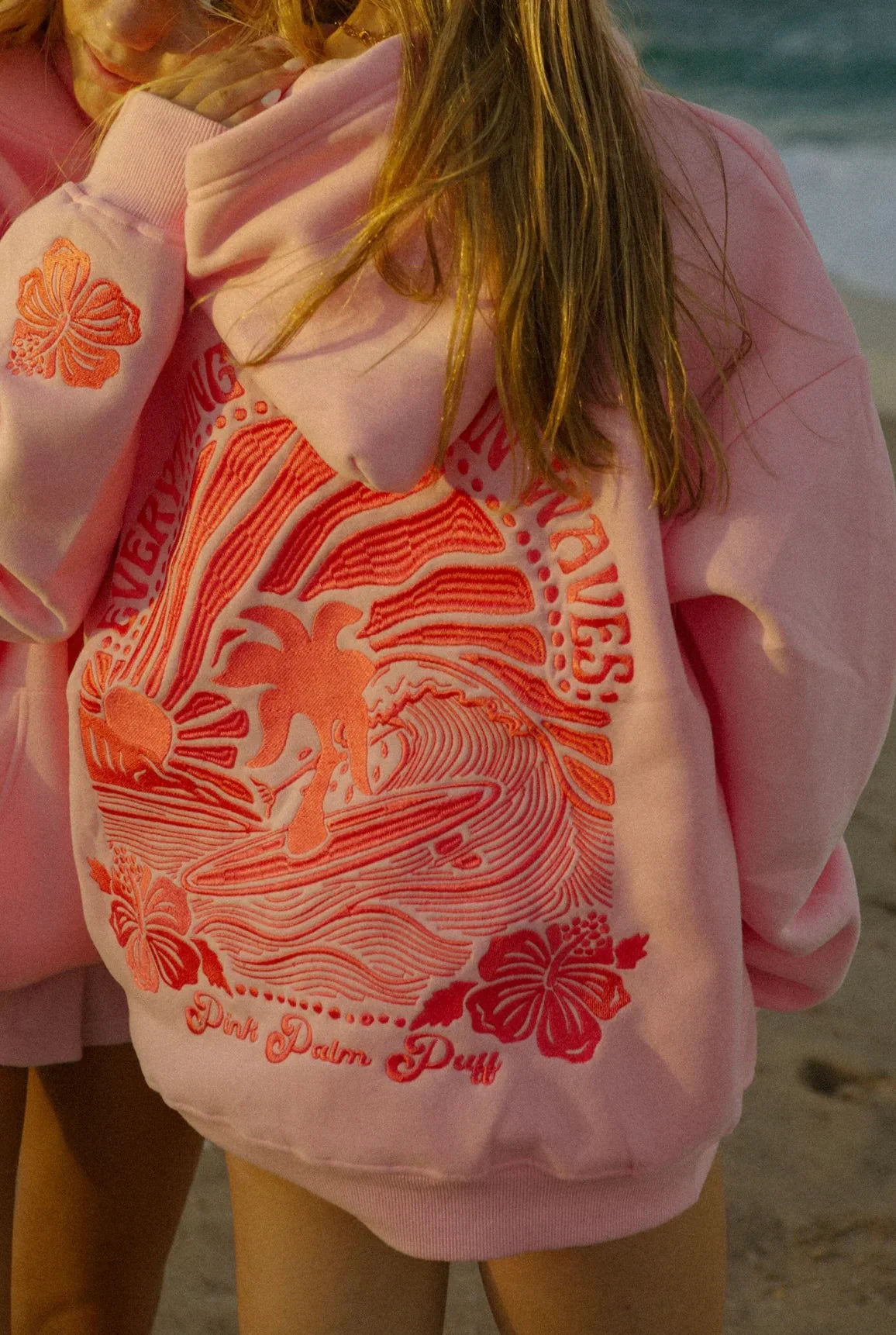 Oliwia – Damska Bluza z Kapturem z Haftem w Stylu Surf