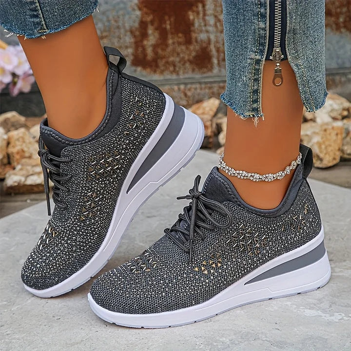 Amelia - Damskie białe sneakersy z kryształkami