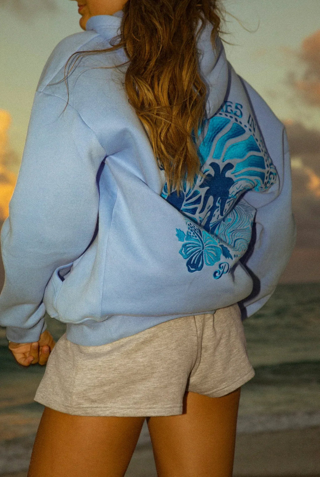 Oliwia – Damska Bluza z Kapturem z Haftem w Stylu Surf
