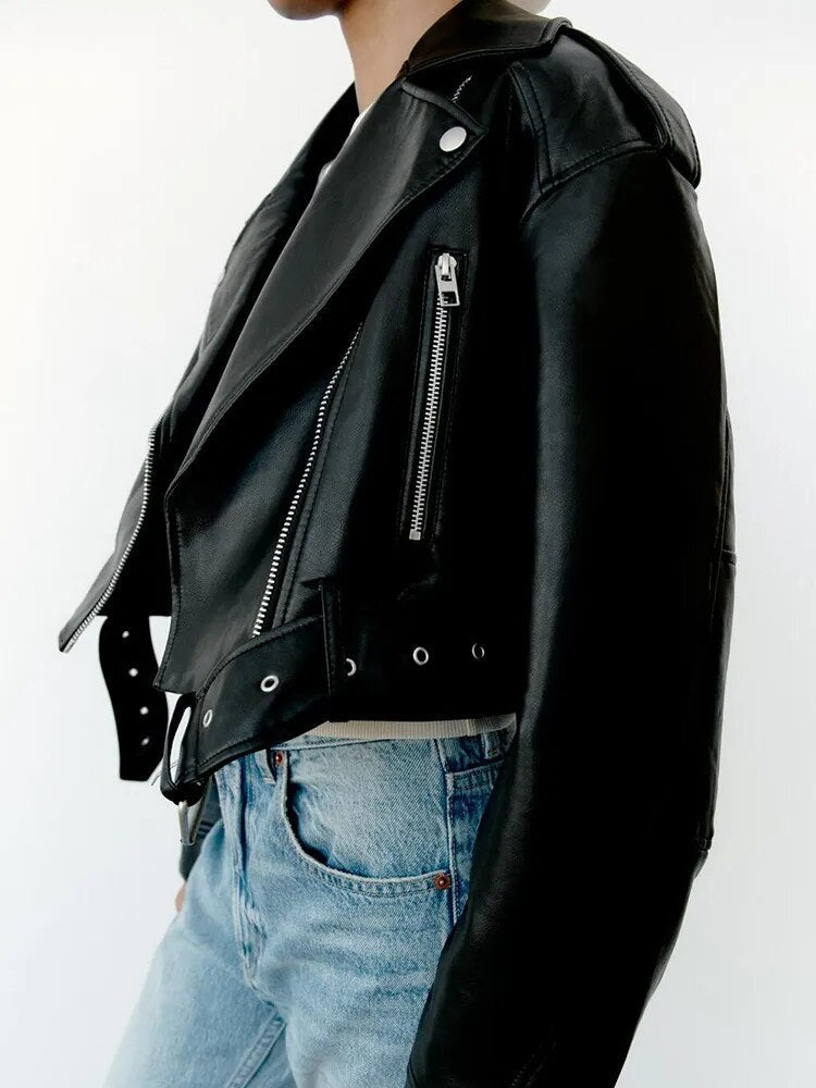 Damen Bikerjacke im kurzen Design mit Taillengürtel - J&B - 1 - Atelier-Zofia