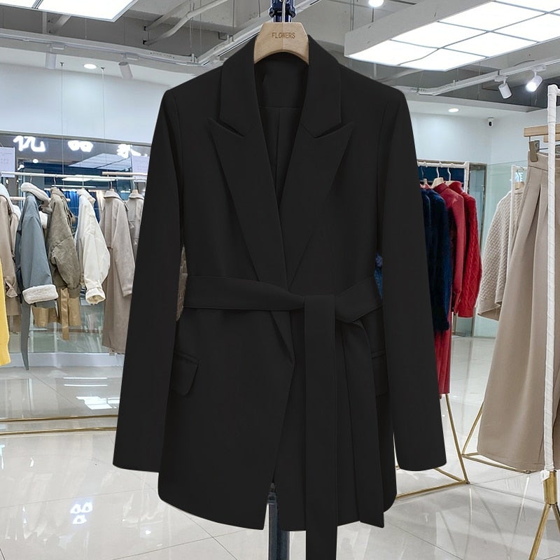 Damenblazer mit Gürtel in taillierter Form - J&B - 2 - Atelier-Zofia