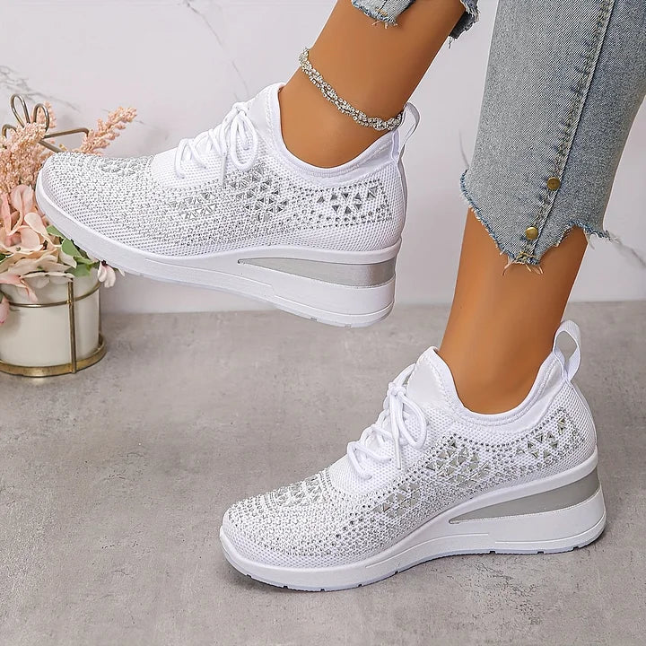 Amelia - Damskie białe sneakersy z kryształkami