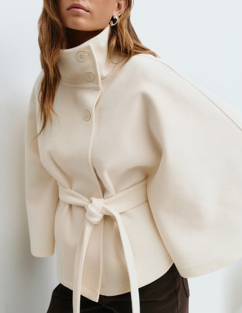 Elegante Damenjacke mit Taillengürtel und hohem Kragen - J&B - 2 - Atelier-Zofia