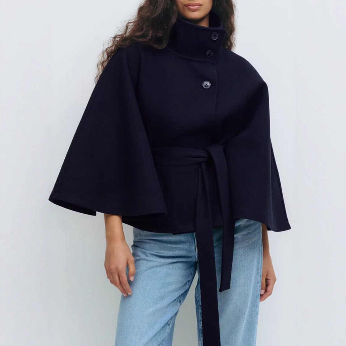Elegante Damenjacke mit Taillengürtel und hohem Kragen - J&B - 4 - Atelier-Zofia
