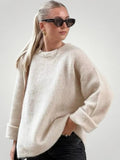 Damski sweter oversize z luźnym krojem i podwiniętymi mankietami | L&V - 1 - Livia-Moda