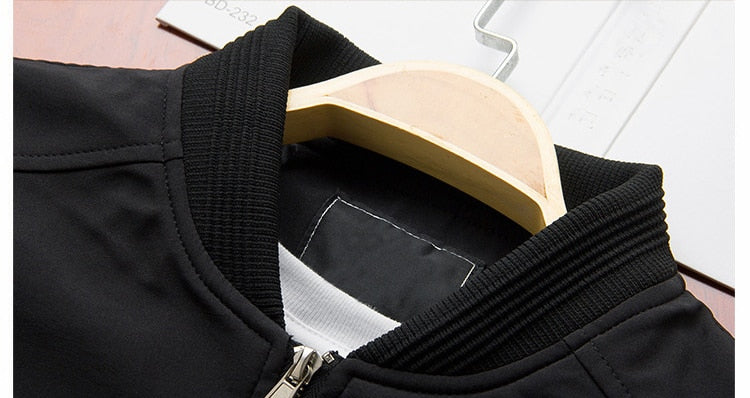 Męska kurtka typu bomber o kroju slim fit z zamkiem błyskawicznym - J&B; - 9 - Livia-Moda